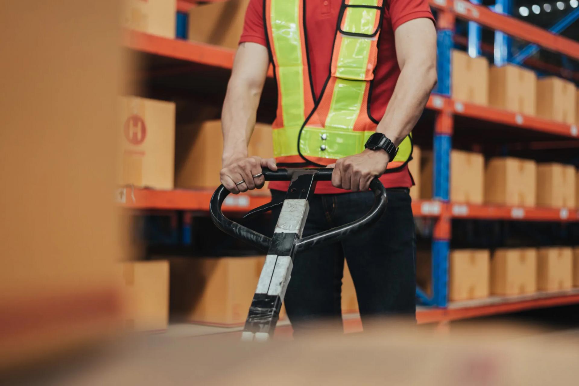 MATERIAL HANDLING PUWER/LOLER SERVICE & REPAIRS Onsite training available on all types of handling equipment